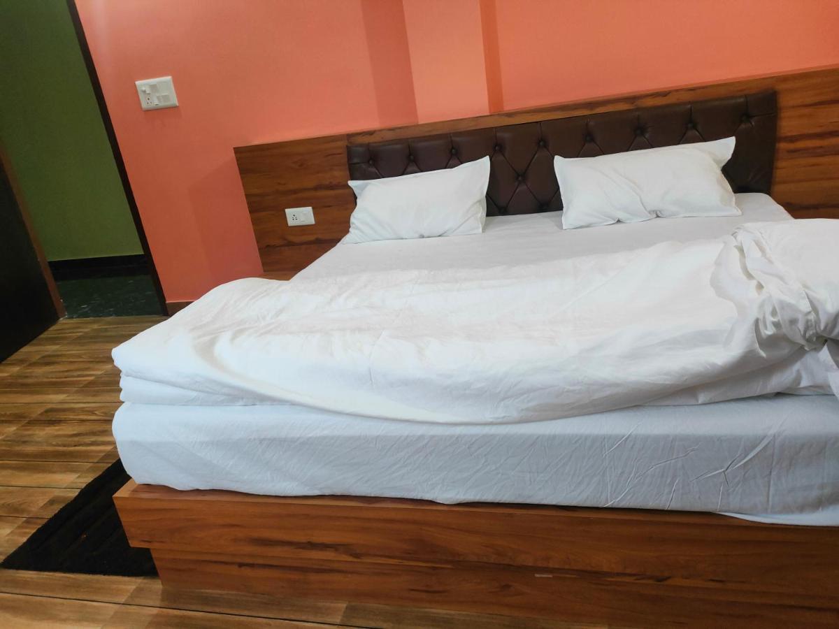Hotel Rishabh And Banquet Hall Pithorāgarh Dış mekan fotoğraf