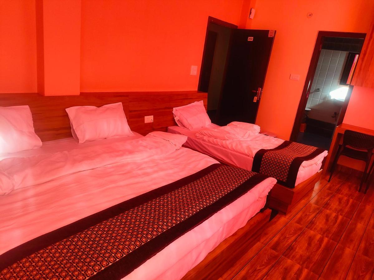 Hotel Rishabh And Banquet Hall Pithorāgarh Dış mekan fotoğraf