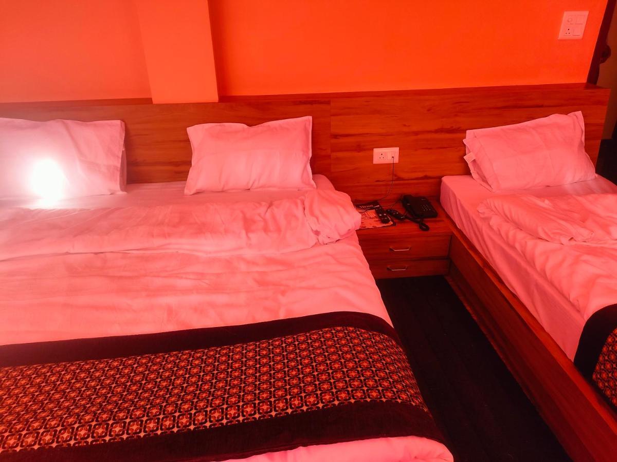 Hotel Rishabh And Banquet Hall Pithorāgarh Dış mekan fotoğraf
