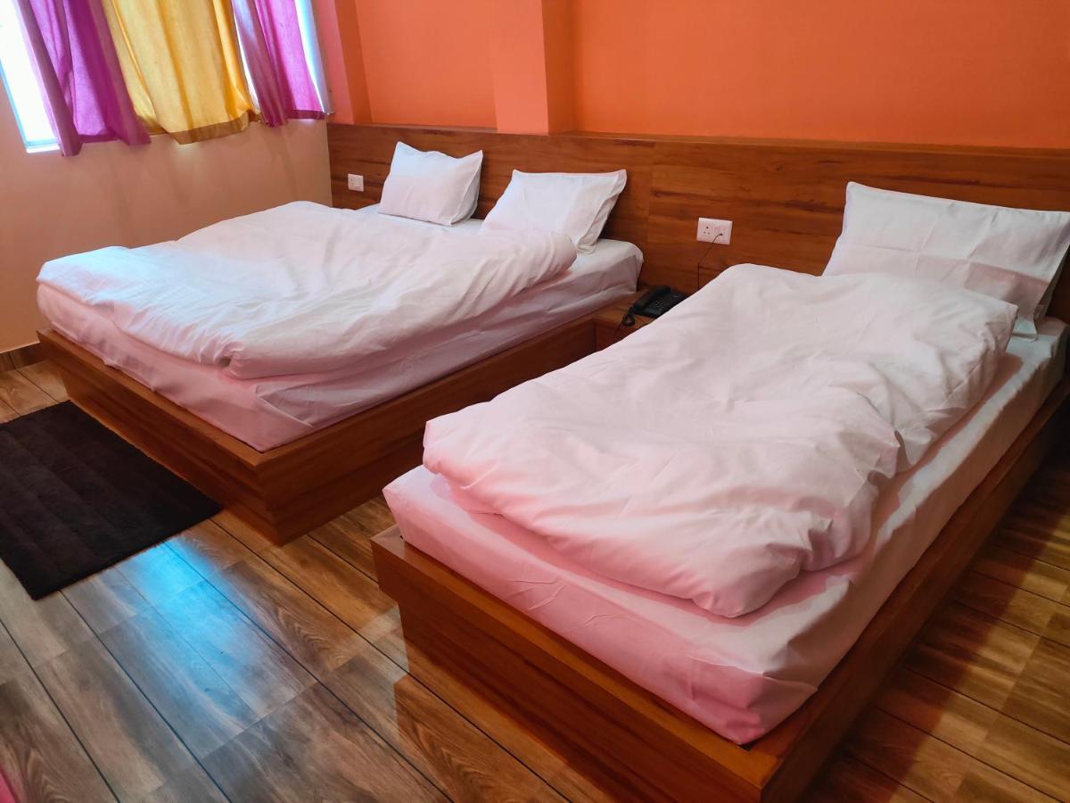 Hotel Rishabh And Banquet Hall Pithorāgarh Dış mekan fotoğraf