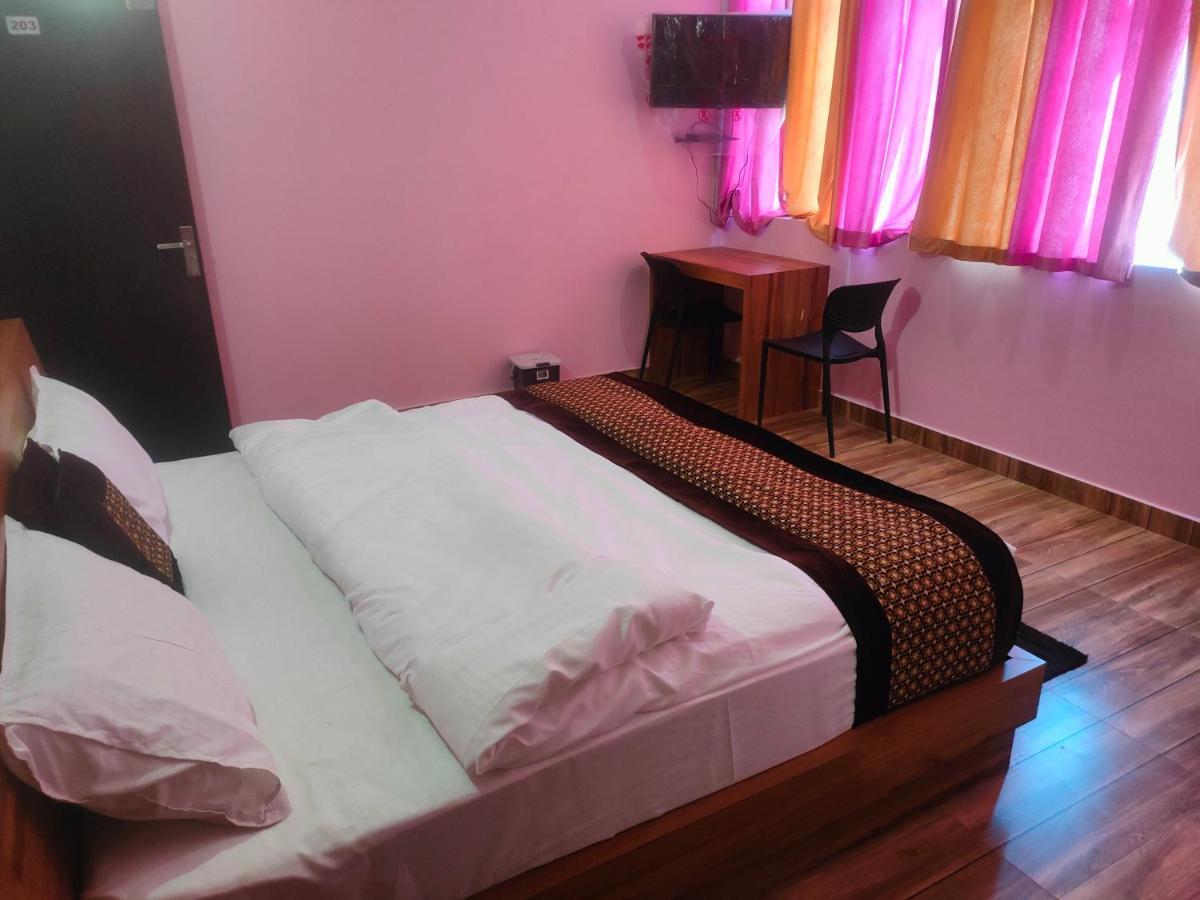 Hotel Rishabh And Banquet Hall Pithorāgarh Dış mekan fotoğraf