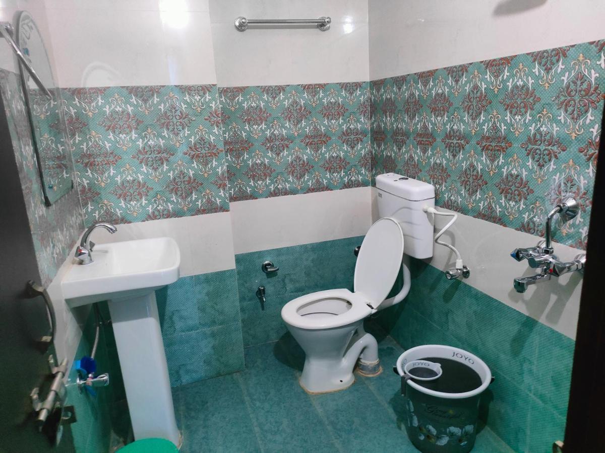 Hotel Rishabh And Banquet Hall Pithorāgarh Dış mekan fotoğraf