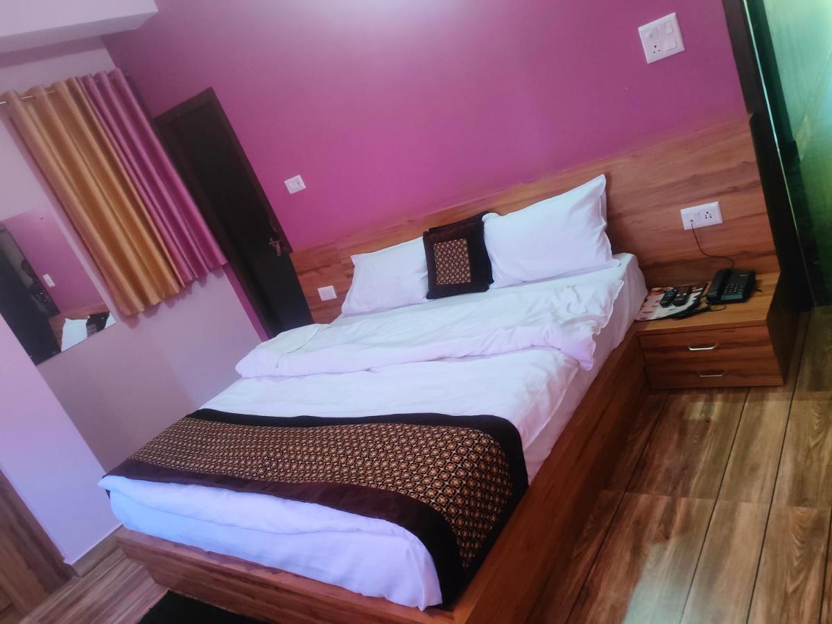 Hotel Rishabh And Banquet Hall Pithorāgarh Dış mekan fotoğraf