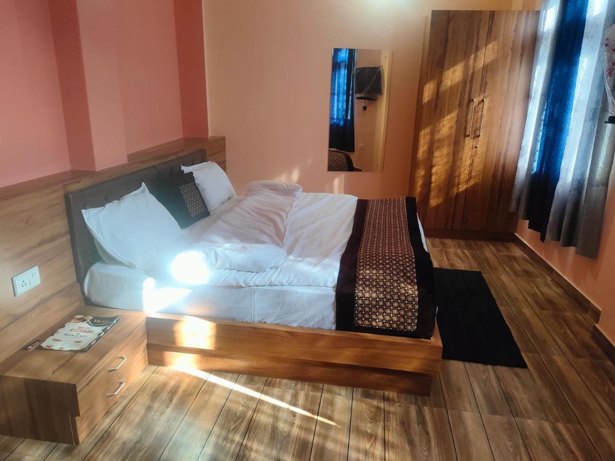 Hotel Rishabh And Banquet Hall Pithorāgarh Dış mekan fotoğraf